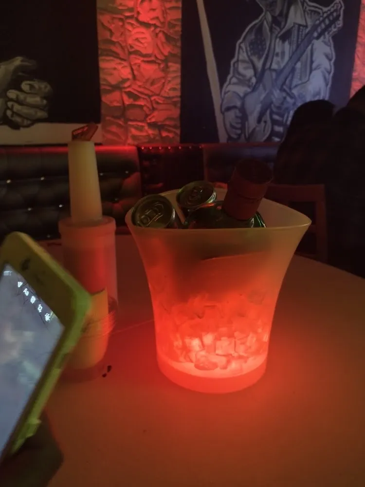 Cubeta cn Una Botella De Bukanas